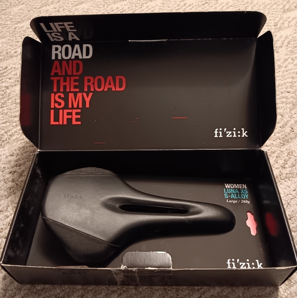 Fizik Luna X5 S-Alloy Large Saddle - Picture 1 of 5